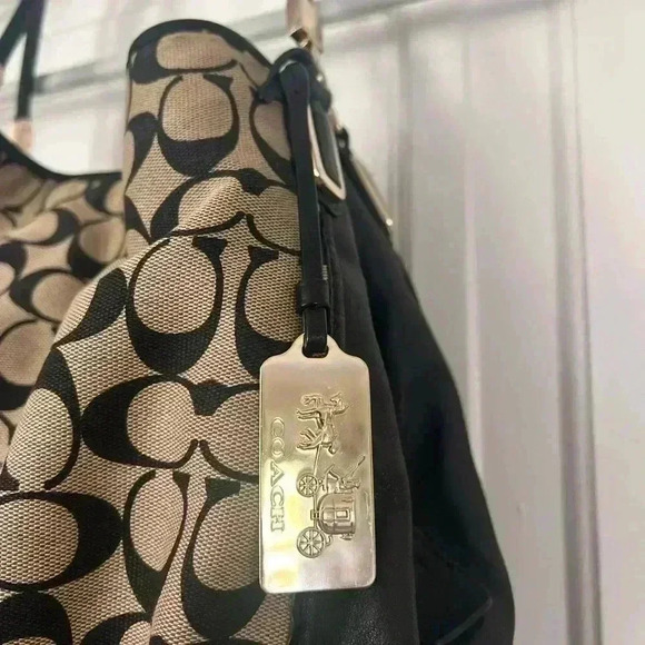 Coach Madison Large Shoulder Bag - C1481-32721 - Printed Signature Fabric - Picture 3 of 16